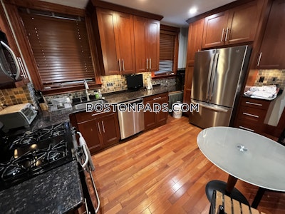 Mission Hill  Spacious 2 Bed 1 bath available NOW on Calumet St in Boston!  Boston - $3,200